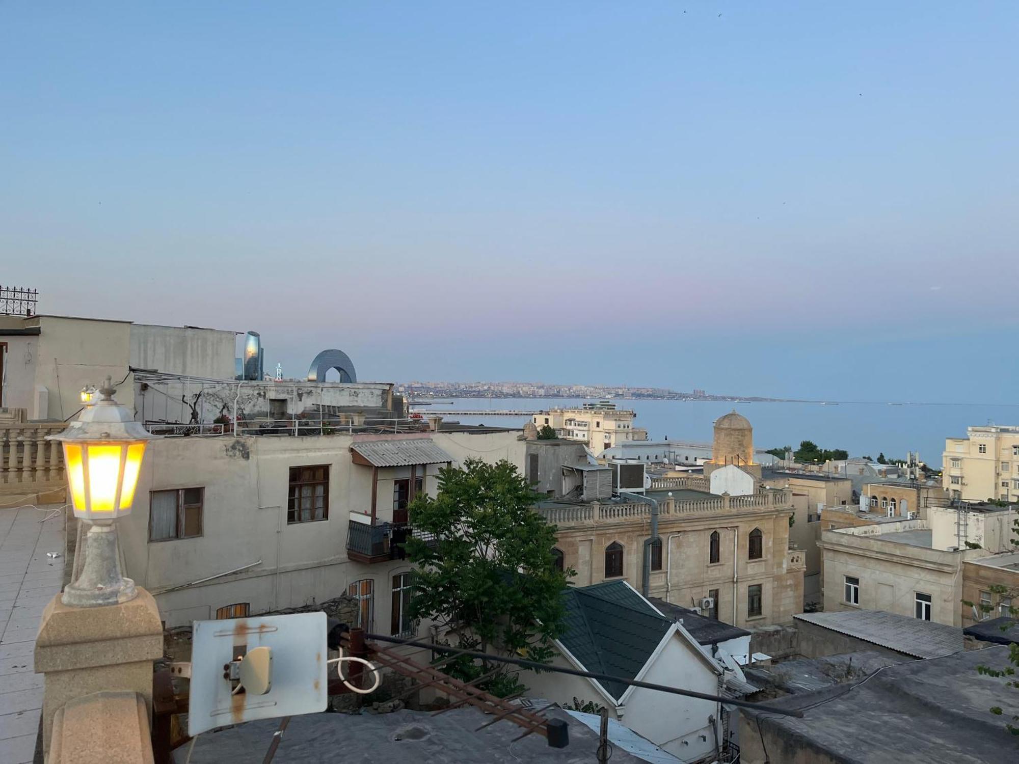באקו Cafe Terrace Hostel מראה חיצוני תמונה