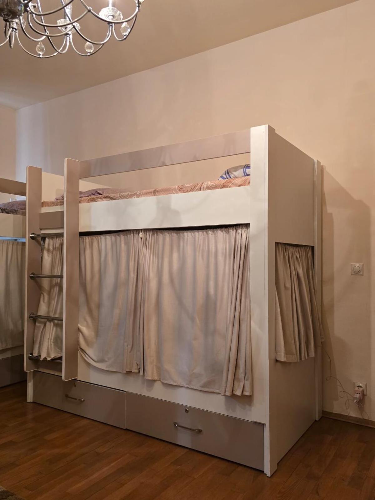 באקו Cafe Terrace Hostel מראה חיצוני תמונה